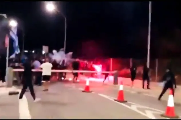 KKTC sınırına dayanan Rumlara Mehter Marş'lı karşılık!