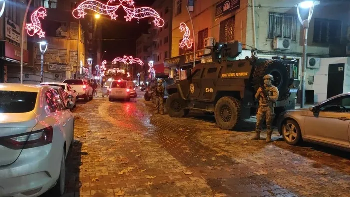 tem-enseledi-sanliurfada-eylem-hazirligindaki-terorist-yakalandi-1704485124210.jpeg PKK'dan talimat bekliyordu! Şanlıurfa'da eylem hazırlığındaki terörist enselendi-3