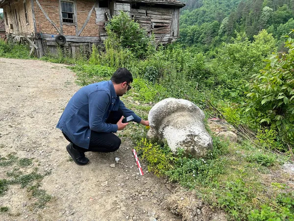 bartinda-heyelan-sonrasi-yol-calismasinda-roma-doneminden-kalma-phallos-bereket-objesi-bulundu-1653650048236.jpg Bartın'da heyelan sonrası yol çalışmasında Roma döneminden kalma 'Phallos' bereket objesi bulundu-8