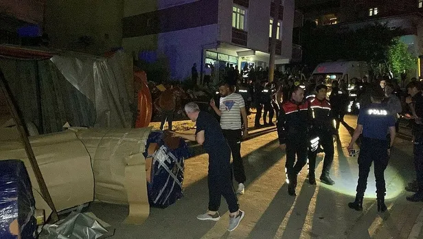 Kocaeli'de freni boşalan kamyon dehşet saçtı! Baba ve kızı son anda kurtuldu-3