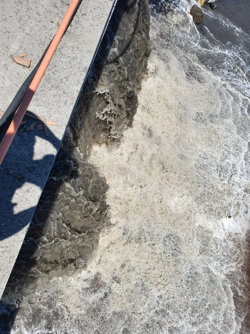 iskiden-bir-skandal-daha-atik-sulari-ambarlidan-denize-akittilar-1747829639681.jpeg Çevre, Şehircilik ve İklim Değişikliği Bakanlığı çevreyi kirleten İSKİ'ye ceza kesti