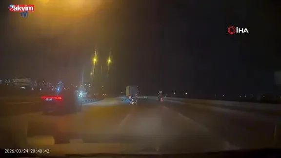 Bursa’da motosiklet kazası kamerada: Virajı alamayan sürücü yola savruldu