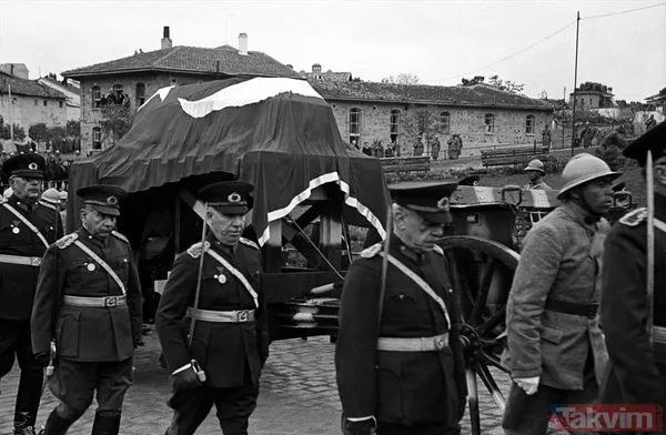Arşivlerden çıkan fotoğraflarla 10 Kasım 1938 günü ve sonrasında yaşananlar! Büyük Önder Mustafa Kemal Atatürk'ün vefatı - 30