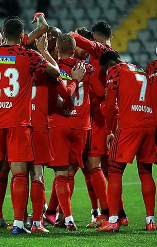 Beşiktaş Teknik Direktörü Sergen Yalçın'dan çarpıcı açıklamalar: Kime karşı mücadele ediyoruz!