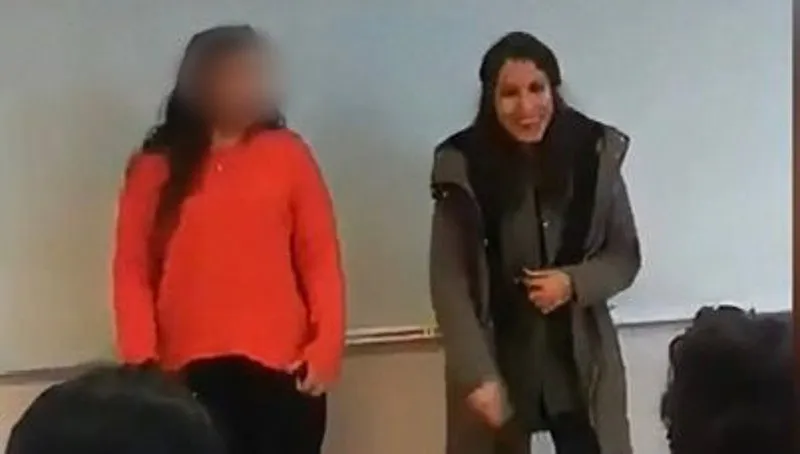 gulistan-dokudan-yeni-goruntuler-cocuklarla-sarki-soyleyip-boyle-eglenmis-1777300929866.jpeg Gülistan Doku'nun yeni görüntüleri: Çocuklarla şarkı söyleyip böyle eğlenmiş-3