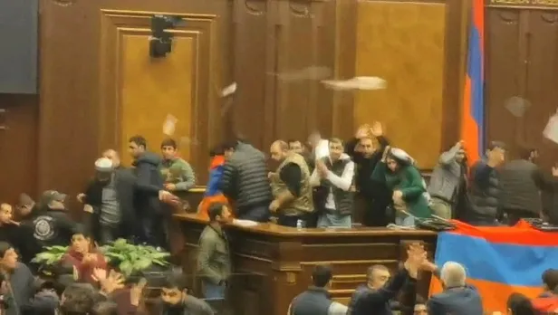 SON DAKİKA: Karabağ hezimeti sonrası Ermeni halkının psikolojisi bozuldu: Akıl hastanelerinde kapasite doldu-5