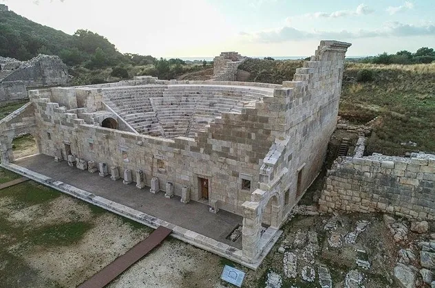 Patara'da kazı kavgası: Kepçe operatörü küfretti, profesör tokat attı!