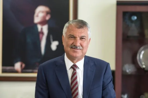 CHP'li Zeydan Karalar belediye işçilerini villasında çalıştırdı