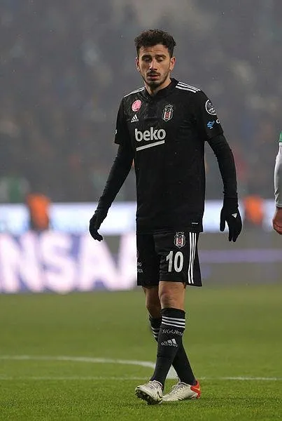 ersin-destanoglunu-kadrosuna-katmak-isteyen-nice-rotayi-tottenhamin-file-bekcisi-hugo-llorise-cevirdigi-iddia-edildi-1641160270848.jpeg Ersin Destanoğlu'nu kadrosuna katmak isteyen Nice rotayı Tottenham’ın file bekçisi Hugo Lloris'e çevirdiği iddia edildi-2