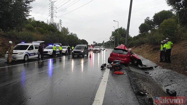 Eyüpsultan'da feci kaza: Direğe çarpan araba kağıt gibi ezildi! - 4