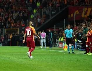 Belhanda'nın taraftara ettiği küfür yetmedi, bir de bu hareketi yaptı!