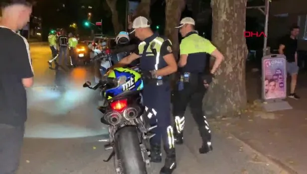 İstanbul'da alkollü yakalanan sürücü basın mensuplarına tepki gösterdi