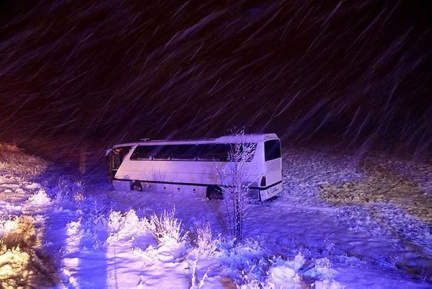 Son dakika: Sivasspor altyapı oyuncularını taşıyan otobüs yoldan çıktı: 7 yaralı-1