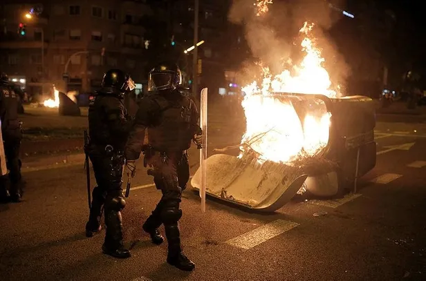 Barcelona'ya para cezası ve saha kapatma uyarısı-1