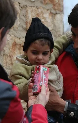 Başbakan'ın ailesinden Halepli çocuklara yardım