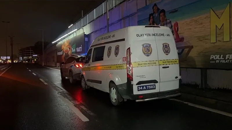 Küçükçekmece D-100'de feci kaza: Motosiklet temizlik aracın çarptı 2 kişi hayatını kaybetti-4