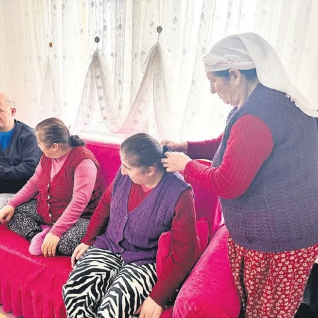 4 özel çocuğuna 68 yaşında bakıyor! Fedakâr anne herkesi duygulandırdı