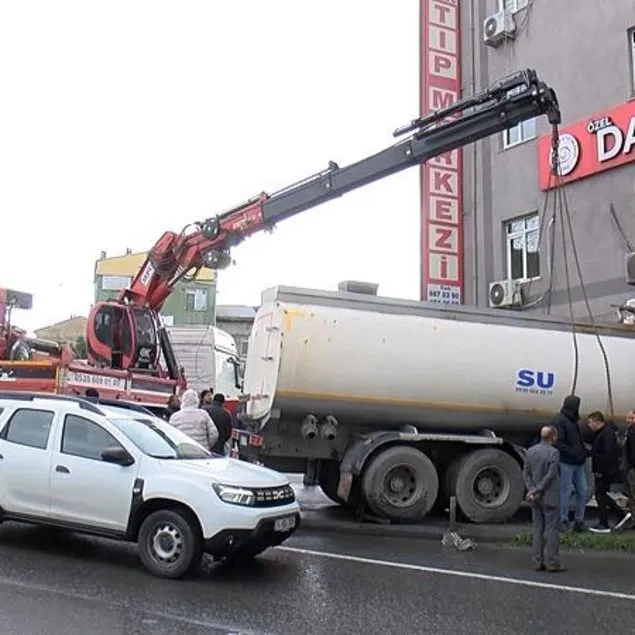 Su tankeri tıp merkezine girdi!