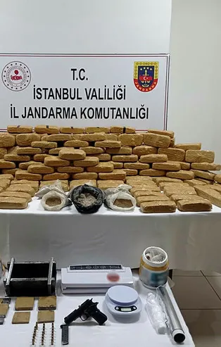 İstanbul'da düzenlenen operasyonda 120 kilogram eroin ele geçirildi