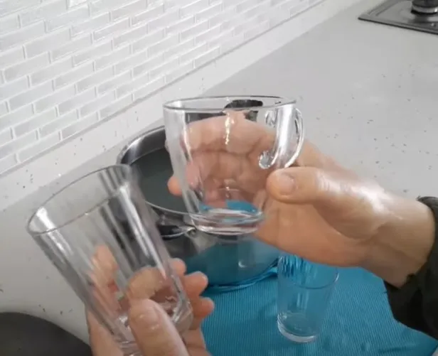 ayran-bulasigi-gibi-bardaklara-son-kirecli-sararmis-mat-bardaklari-inci-gibi-parlatacak-ve-cizikleri-yok-edece-1695728088555.jpg