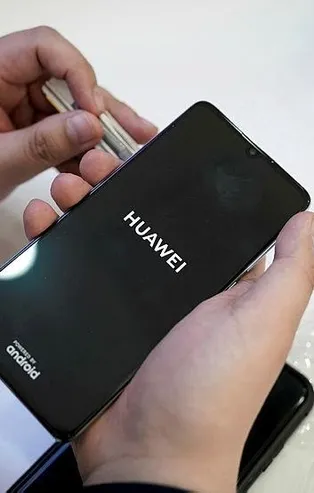 Huawei'ye bir darbe de Panasonic`ten!