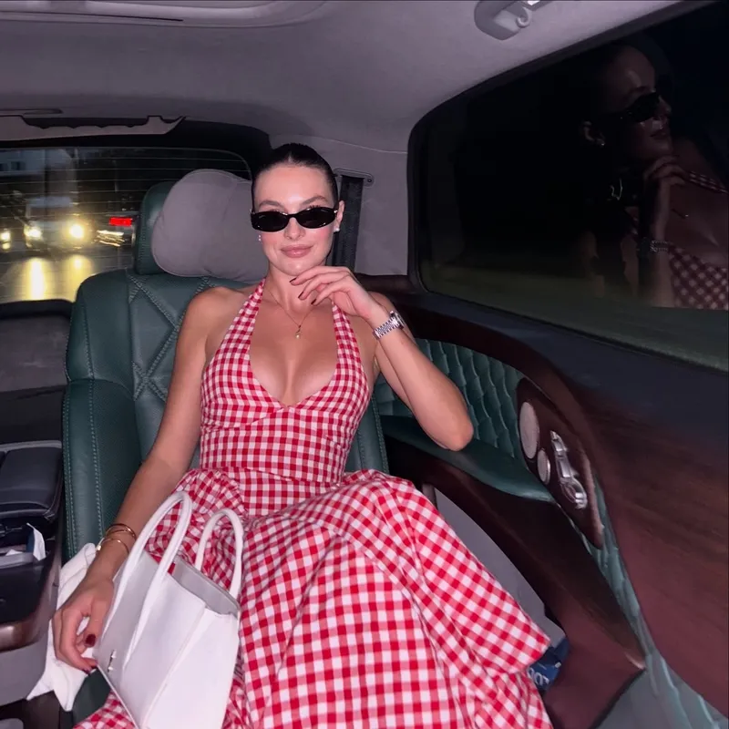 balide-yagmurun-tadini-boyle-cikardi-melis-sezenin-havuz-dansi-olay-oldu-1769257639766.jpg Bali’de yağmurun tadını böyle çıkardı: Melis Sezen’in havuz dansı olay oldu-6