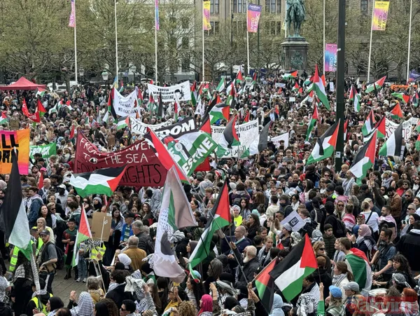 2024 Eurovision Şarkı Yarışması'nın finalinin başlamasına saatler kala on binlerce kişi soykırımcı İsrail'i protesto etti - 7