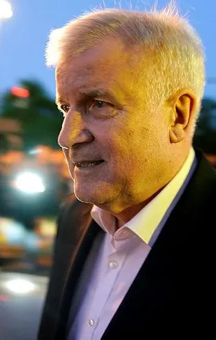Almanya'da hükümet sığınmacı krizinde anlaşmaya vardı