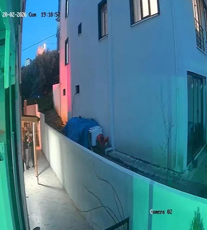 turkiye-yalovadaki-komsu-kavgasini-konusuyor-muhammet-baca-ve-14-aylik-bebegin-yaralandigi-olaya-iliskin-gorun-1771932286118.jpeg Türkiye Yalova'daki komşu kavgasını konuşuyor: Muhammet Baca ve 14 aylık bebeğin yaralandığı olaya ilişkin görüntüler ortaya çıktı-4