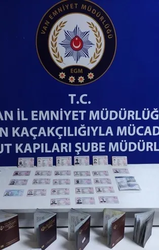 Son dakika: MİT ve emniyet ekiplerince yürütülen ortak operasyonda 30 adet sahte belge ele geçirildi