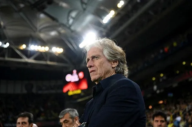 Jorge Jesus çileden çıktı! Taraftarın Altay Bayındır protestosuna çok sert tepki :Ona gösterilen tepkiler, bana gösterilmiş tepkidir