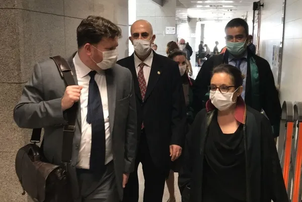 15-temmuzda-parmagi-olan-fetoculerle-irtibatli-olan-abd-konsolosluk-calisaninin-davasi-koronavirus-nedeniyle-ertelendi-1602075005892.jpg 15 Temmuz'da parmağı olan FETÖ'cülerle irtibatlı ABD konsolosluk çalışanının davası koronavirüs nedeniyle ertelendi-3