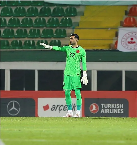 caykur-rizespor-fenerbahcenin-istedigi-gokhan-akkan-hakkinda-aciklama-yayinladi-1659357796441.jpg Çaykur Rizespor Fenerbahçe'nin istediği Gökhan Akkan hakkında açıklama yayınladı!-5
