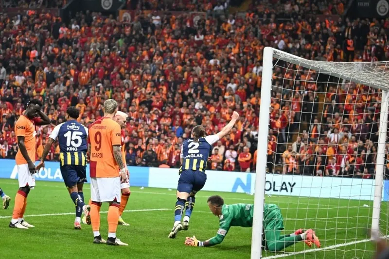 fenerbahcenin-yildizi-mert-hakan-yandastan-galatasarayin-golcusu-mauro-icardiye-sok-gonderme-derbi-sonrasi-ort-1716315200647.jpg
