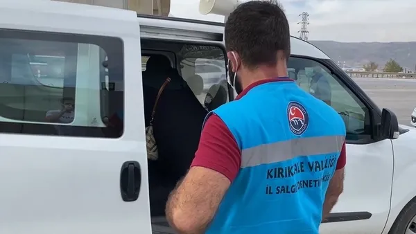 koronaviruslu-kadin-biletsiz-bindigi-otobuste-seyahat-ederken-yakalandi-firmaya-da-ceza-kesildi-1632379843284.jpg Koronavirüslü kadın biletsiz bindiği otobüste seyahat ederken yakalandı! Firmaya da ceza kesildi-3