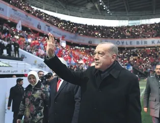 Onlar masanın etrafında dönsün