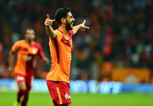 Devler Aslan'ı gözetliyor-2