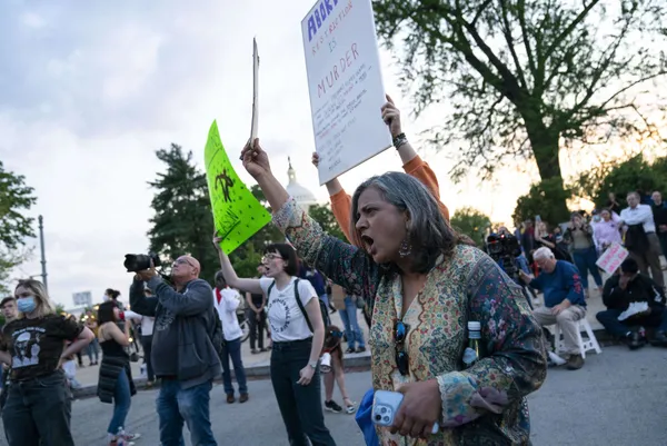 abdde-kurtaj-krizi-gundemde-kadinlar-kurtaj-hakki-icin-sokaklarda-1651731834786.jpg ABD'de kürtaj krizi gündemde! Kadınlar kürtaj hakkı için sokaklarda-2