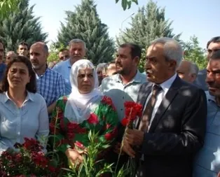 HDPlilerden tam kadro hainlik! Hendek operasyonunda ölen teröristlerin mezarlarını ziyaret ettiler