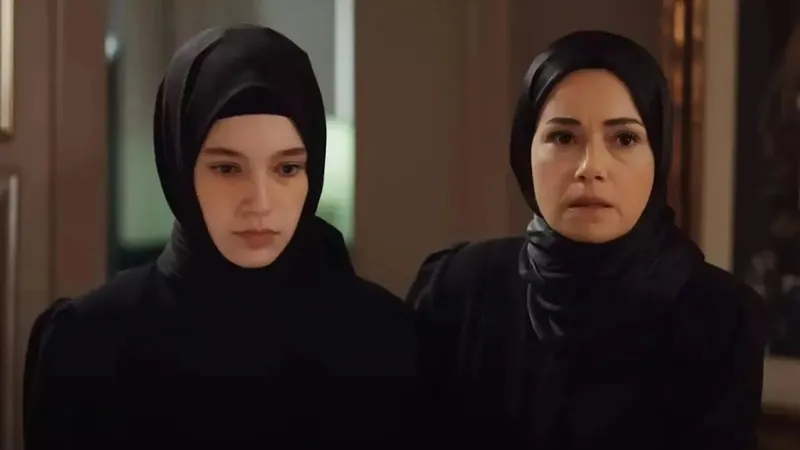 kizil-goncalar-dizisinde-1715192561359.jpeg Meryem'in rolü değişti, başrole yeni 2 isim... Kızıl Goncalar'da fitili ateşleyecek veda-8