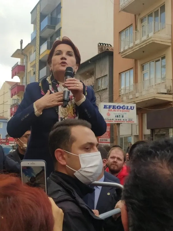İYİ Parti Genel Başkanı Meral Akşener'e Uşak'ta protesto: Şehitlere saygı duymuyorsanız defolun gidin!-2
