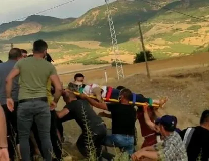 Metrelerce sürüklendi! Genç kızın kolu koptu