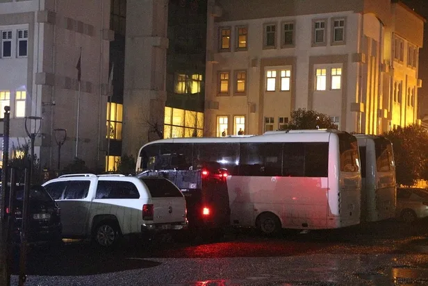 Son dakika: Şırnak’ın Silopi Adliyesi'ne bombalı saldırı girişimine 7 tutuklama-1