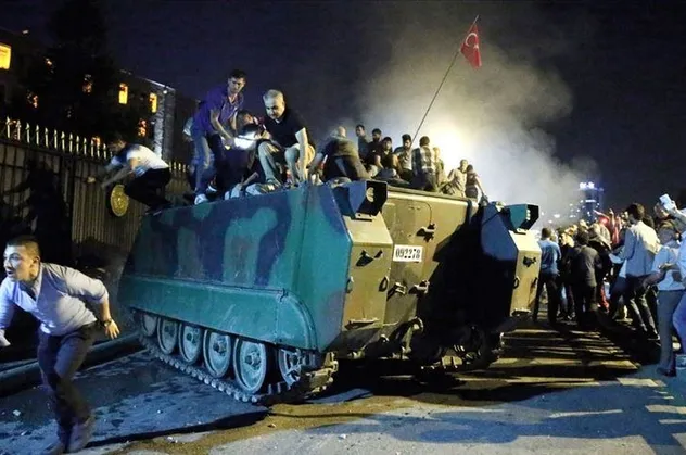 Bekir Bozdağ tarihi direnişi anlattı: Millet o gece ölümü bile göze alan lideriyle yürüdü