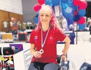 Güner’den çifte madalya