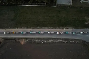 Bir şehrin enkazı böyle taşınıyor