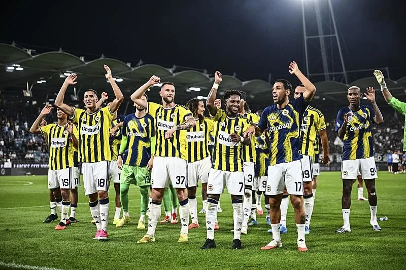 fenerbahce-avantaj-pesinde-ismail-kartal-11i-belirledi-1786965872835.jpeg Fenerbahçe avantaj peşinde! İsmail Kartal 11'i belirledi-8