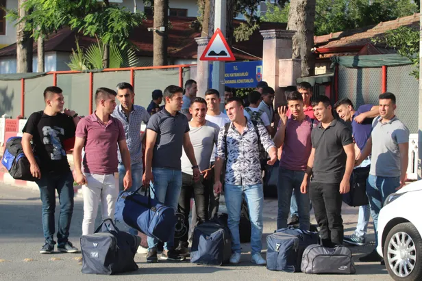 Askerlerin kimi 5 gün, kimi 6 ay kala erken terhis heyecanı yaşadı-6