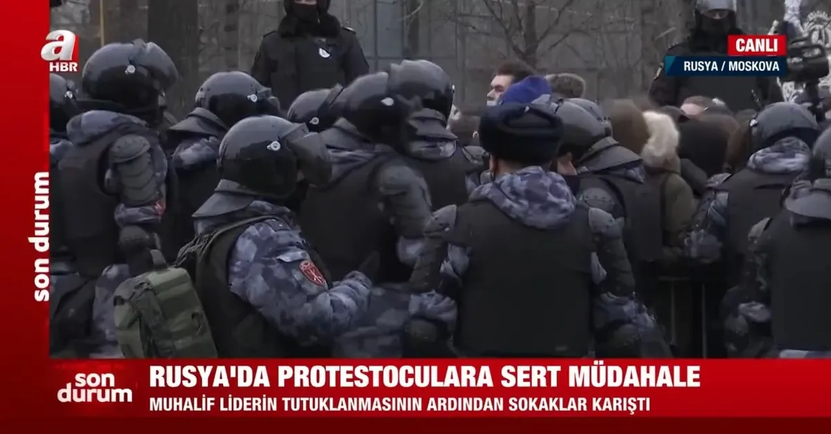 Rusya'da sokaklar karıştı! Yüzlerce Navalnıy yanlısı protestocu gözaltına alındı