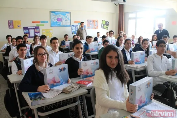 Kadıköy'de Uzaktan Eğitim Gören Öğrencilere Bilgisayar Desteği Kadıköylü İhtiyaç Sahibi Öğrencilere Bilgisayar Desteği Vermek İçin "Elini Uzat Uzakta...